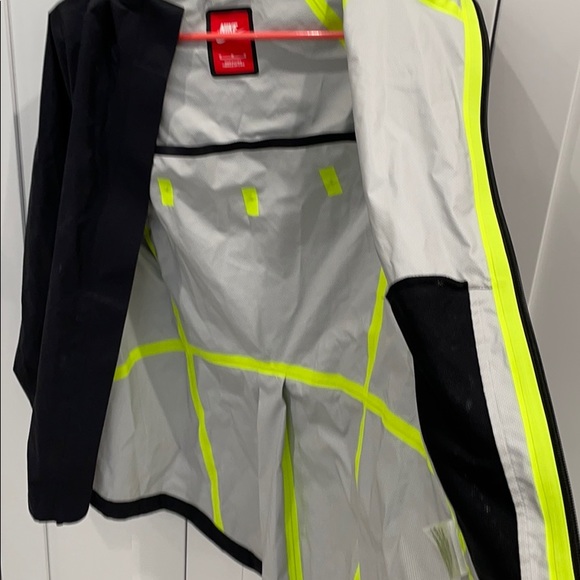 Nike sportswear big kid rain jacket - Picture 4 of 6